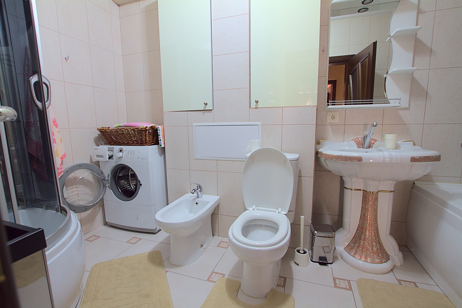 Deluxe Center Apartment es un apartamento de 3 habitaciones en alquiler en Chisinau, Moldova